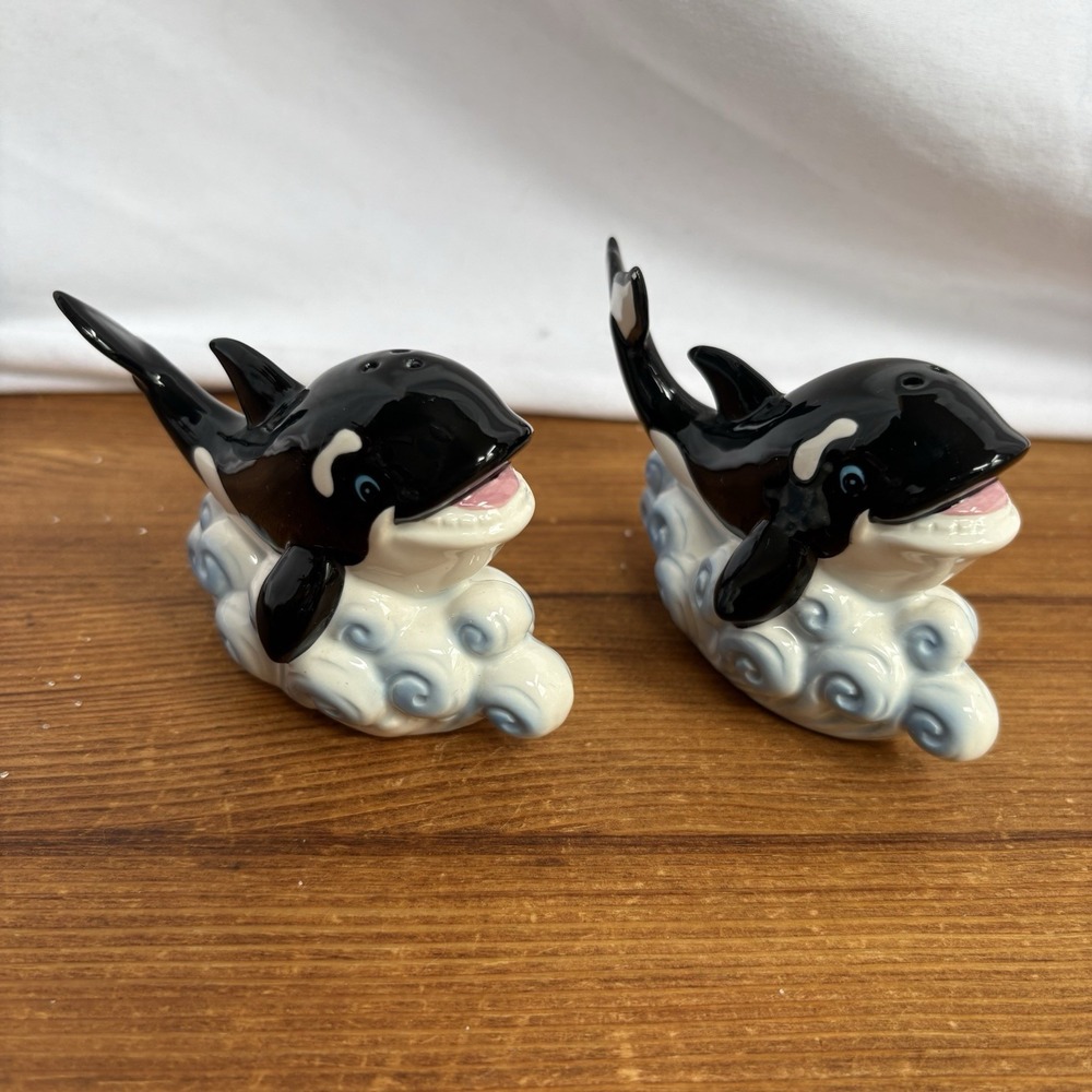 Sea World Orca Whale Ceramic Salt & Pepper Shakers Set of 2 Black White Blue